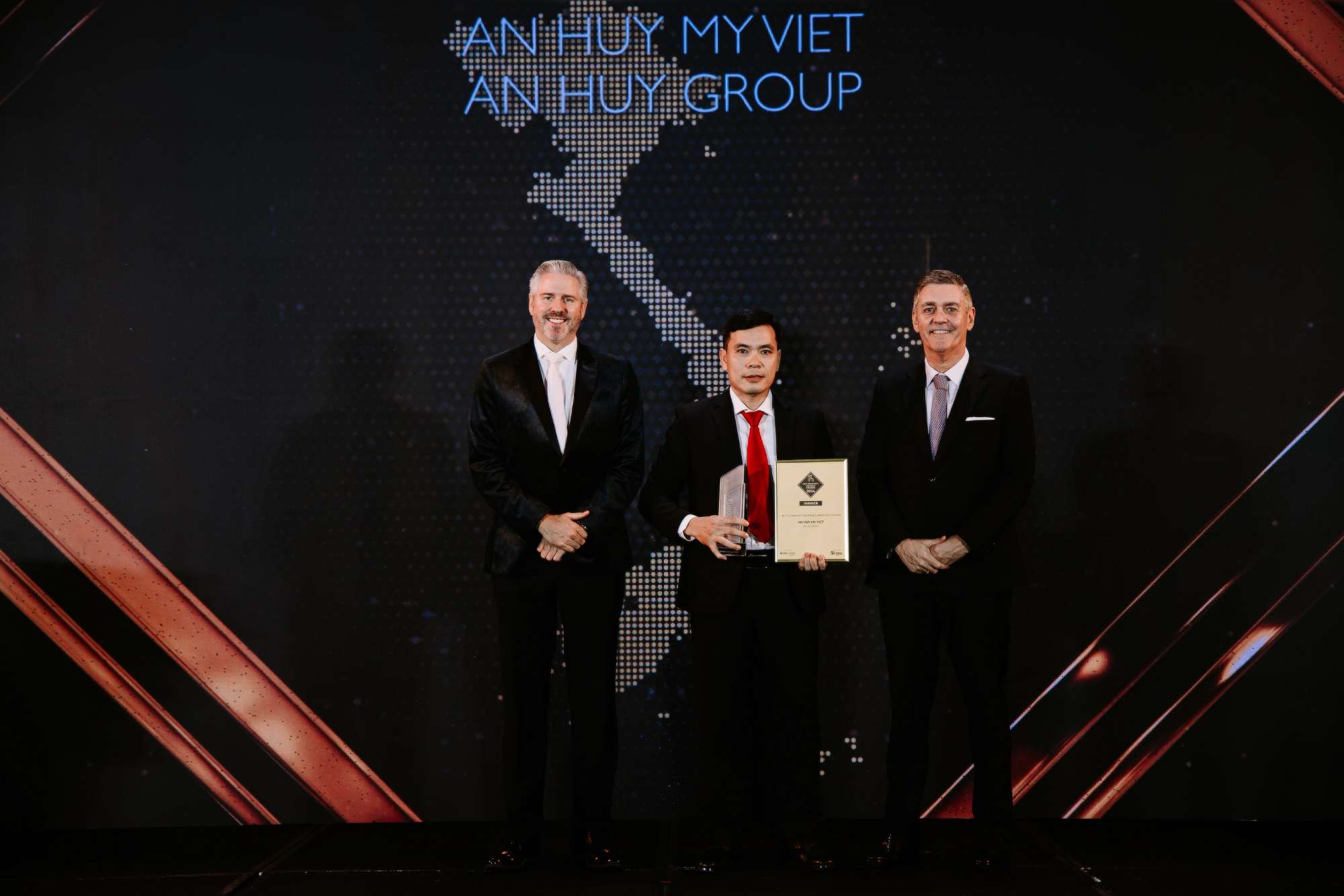 an-huy-my-viet-nhan-giai-dot-award.jpg