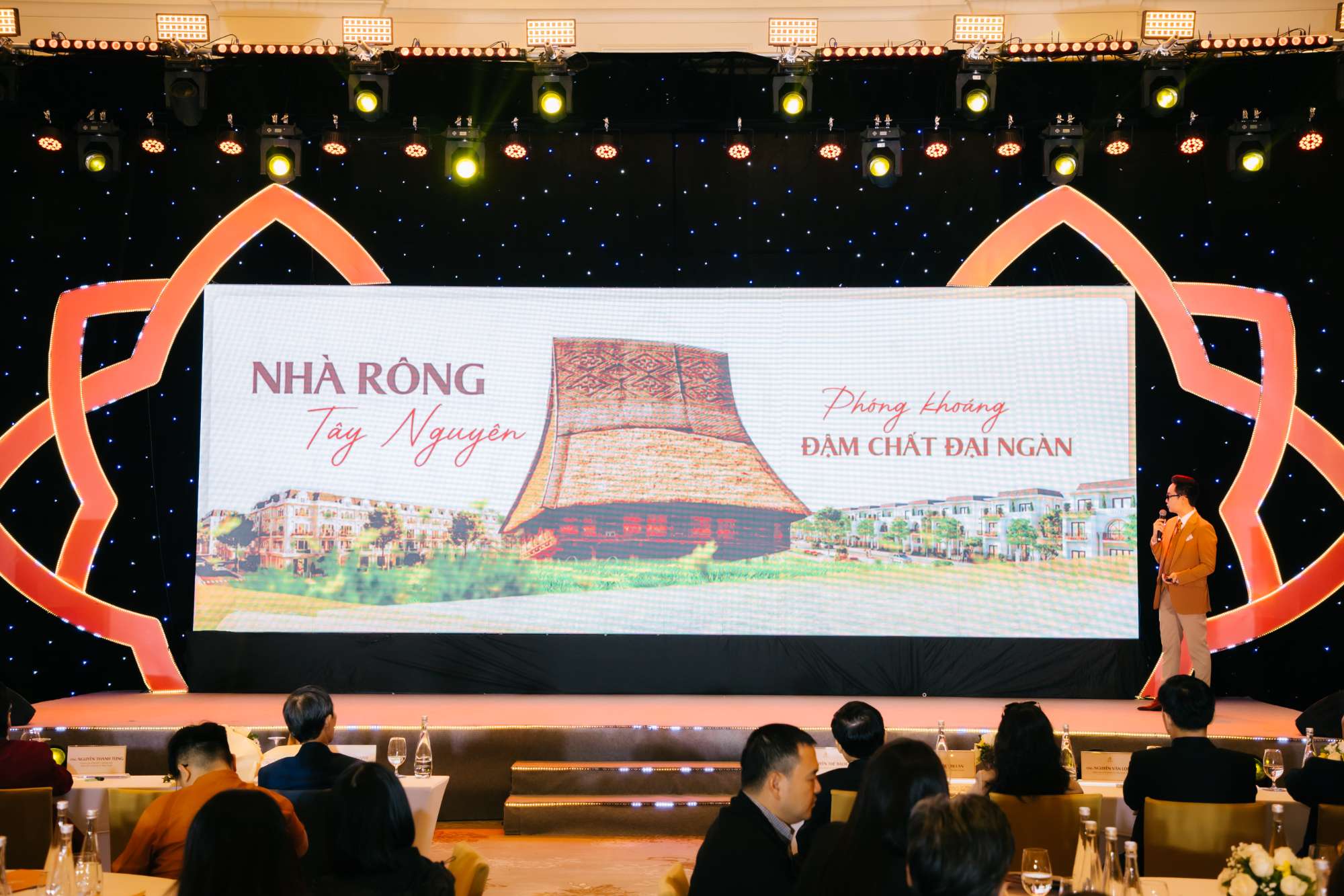 an-huy-my-viet-nha-rong-tay-nguyenjpg.jpg