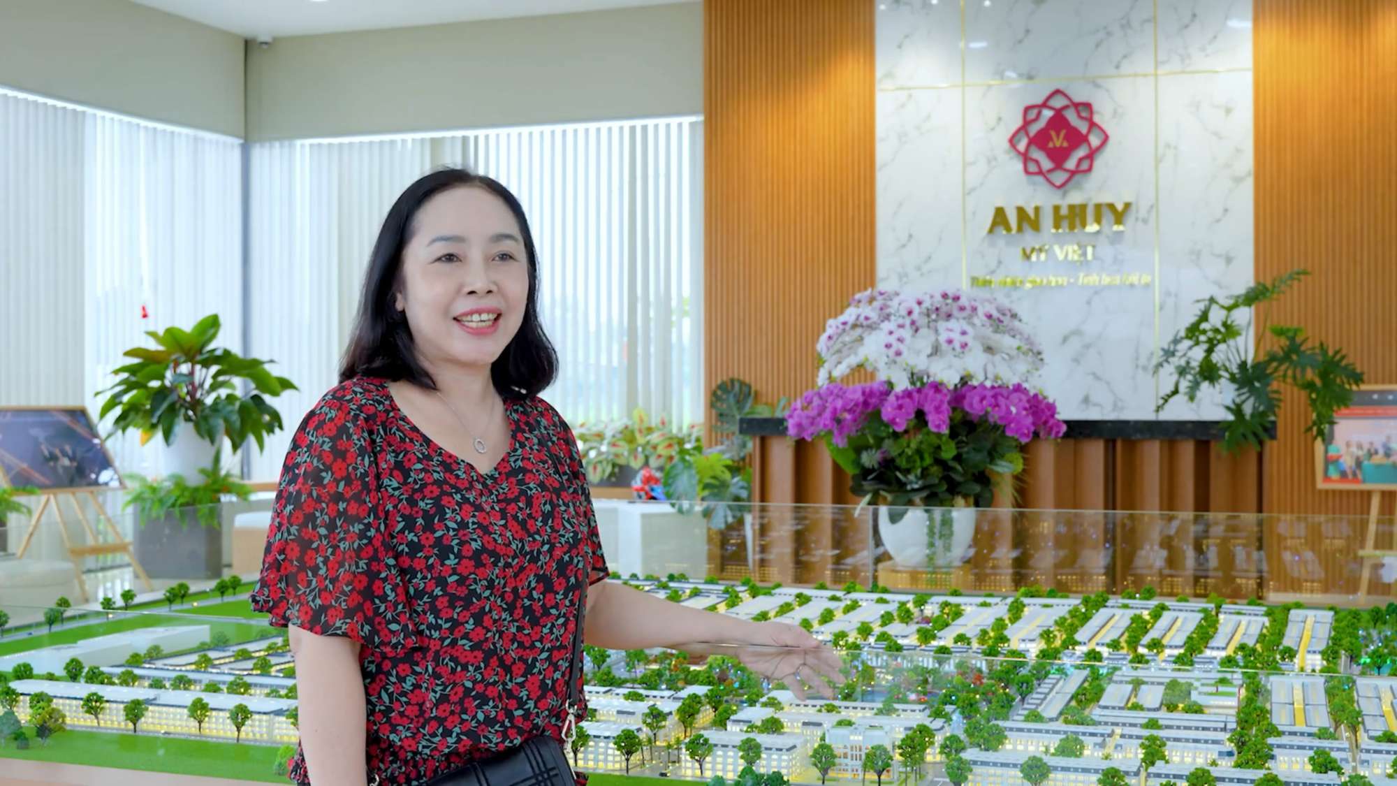chi-nhung-khach-hang.jpg